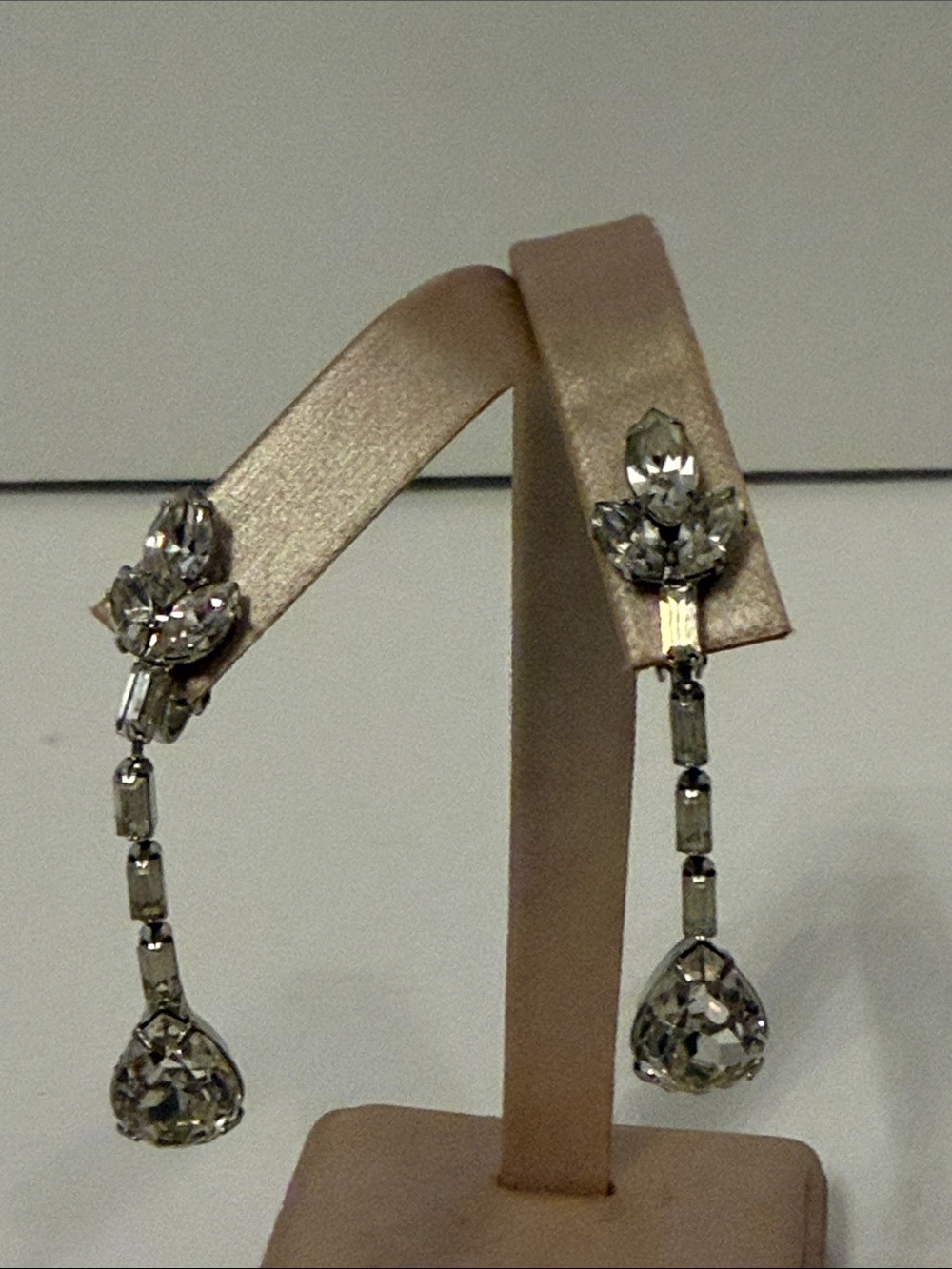 EARRINGS RHINESTONE DROP PRONG SET SILVER TONE CLIP SPARKLE VINTAGE 2”